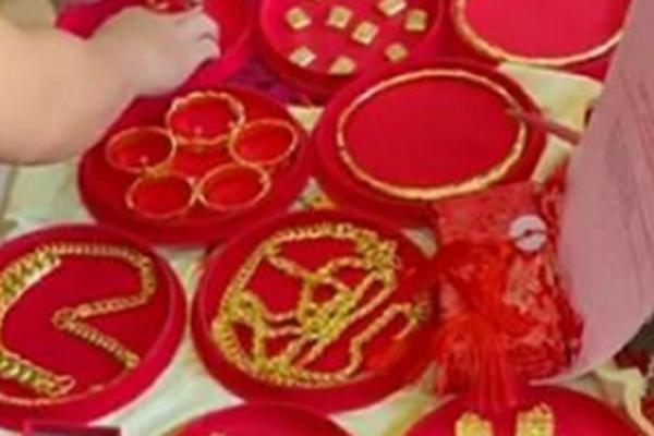 Đang tổ chức đám cưới, cô dâu chú rể bị đạo chích lẻn vào cuỗm sạch tiền vàng-1