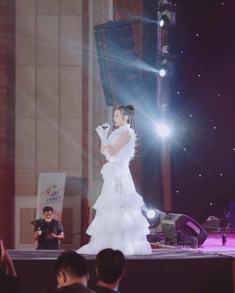 Hiền Hồ khoe diện mạo mới trong chiếc xe G63 hậu scandal-6