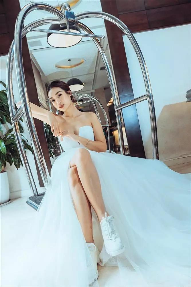 HOT: Đỗ Mỹ Linh tung ảnh cưới với con trai bầu Hiển-2