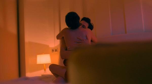 Khán giả phản ứng về cảnh người lớn trong phim giờ vàng VTV-1