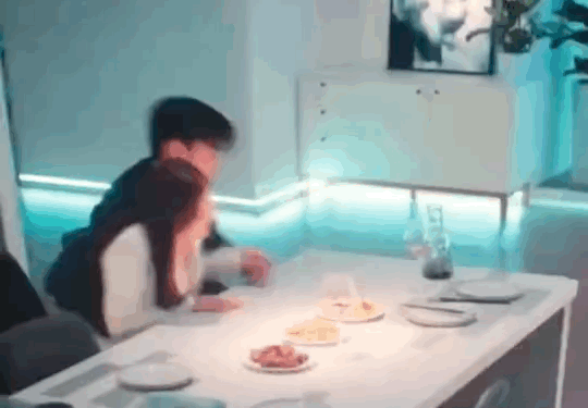 Đóng cảnh ôm bạn diễn nữ: Trương Hàn bị tố quấy rối, Trương Bân Bân lịch thiệp-3