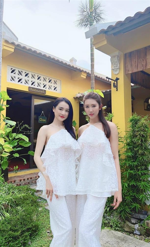 Nhã Phương lộ thói quen tiết kiệm khi mua đồ si cùng Thúy Ngân-1