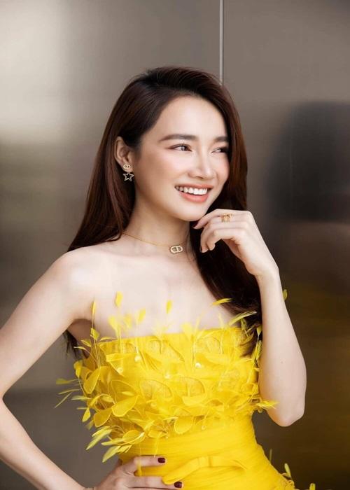 Nhã Phương lộ thói quen tiết kiệm khi mua đồ si cùng Thúy Ngân-8