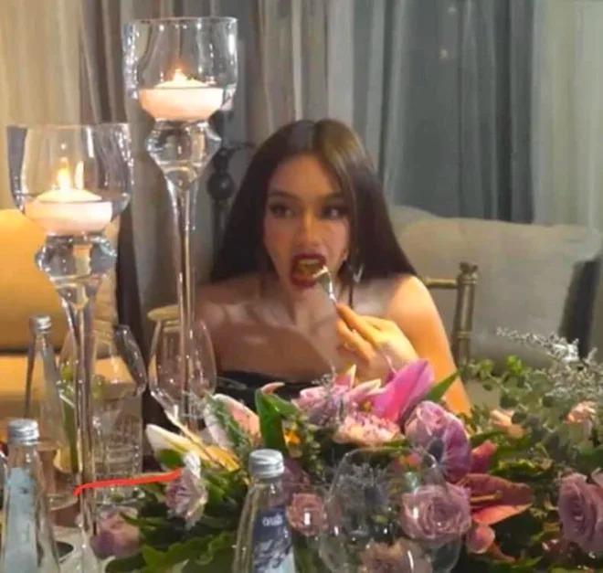 Thùy Tiên cứ ăn là bị dìm hàng, trôi hết hình tượng Miss Grand International-4