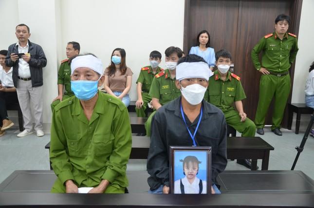 Ông nội cháu bé bị đóng đinh vào đầu: Người mẹ không thể vô can-3