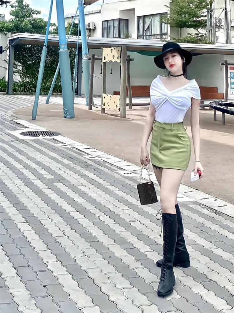 Lưu Hương Giang gây chú ý với outfit họp phụ huynh sành điệu-11