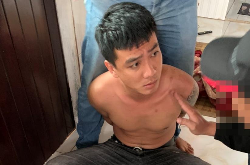 Thanh niên bất ngờ rút súng bắn vào quán cà phê, 2 người bị thương-2