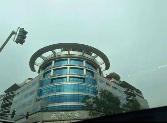 Sao Hoàn Châu Cách Cách bán nhà hơn 5.000 tỷ trả nợ cho chồng?-1