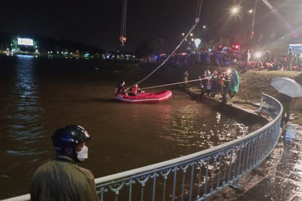 Danh tính các nạn nhân vụ ô tô lao xuống hồ Xuân Hương-3