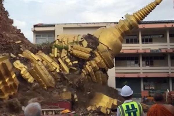 Vất vả xử lý số lượng cá chạch tăng vọt như vũ bão sau trận lụt lớn-4