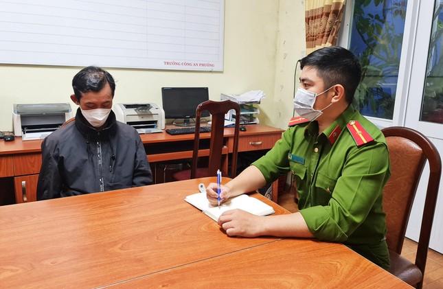 Gã đàn ông ngang nhiên vào trường dâm ô 2 học sinh-1