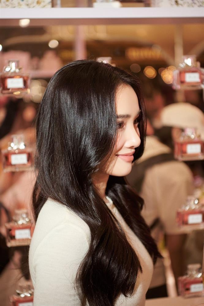 Nhã Phương lộ khuyết điểm, Nam Anh - Nam Em đọ sắc ở sự kiện-3