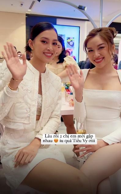 Chung khung hình, nữ MC cân đẹp Hoa hậu Tiểu Vy-1