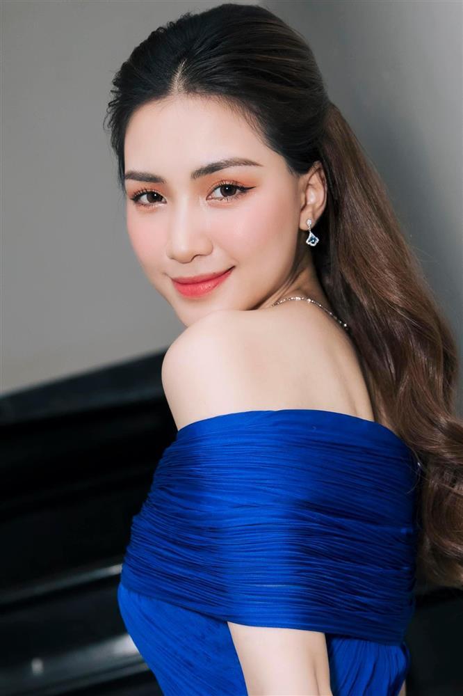 Hòa Minzy tặng bố mẹ xe hơi - nhà lầu, ai nấy trầm trồ-8