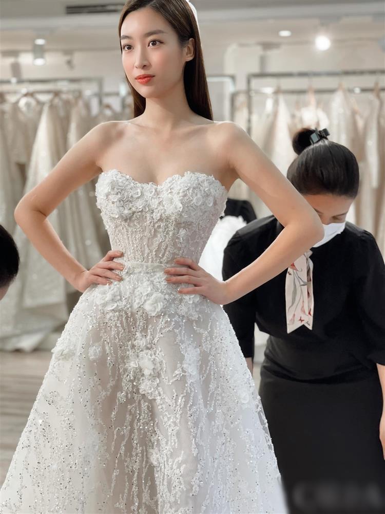 Đỗ Mỹ Linh sẽ mặc váy siêu ngắn trong đám cưới với con bầu Hiển?-12