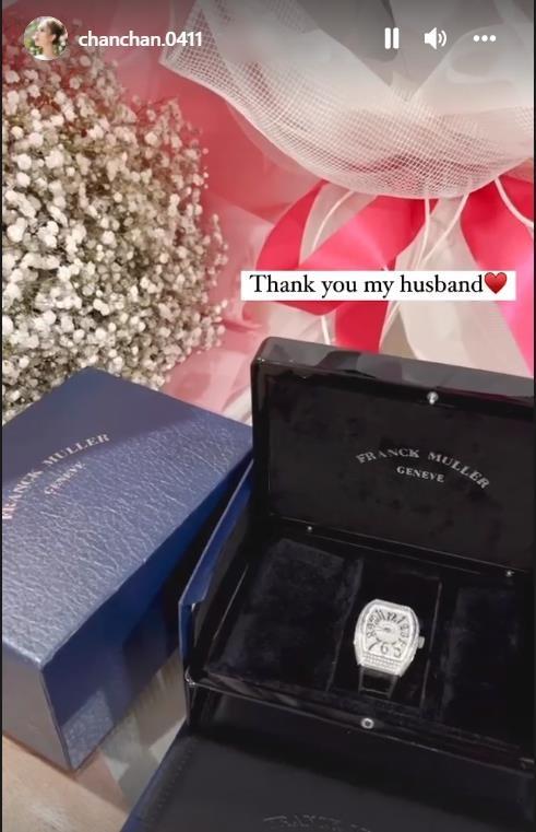 Xoài Non mặc đồ rẻ bèo xuống phố nhưng phối phụ kiện đắt đỏ-3