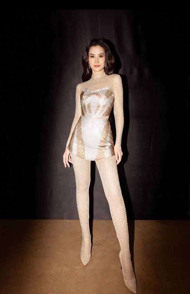 Thiên Ân khoe body bén ngót - Chi Pu cực cháy với đầm đỏ-10