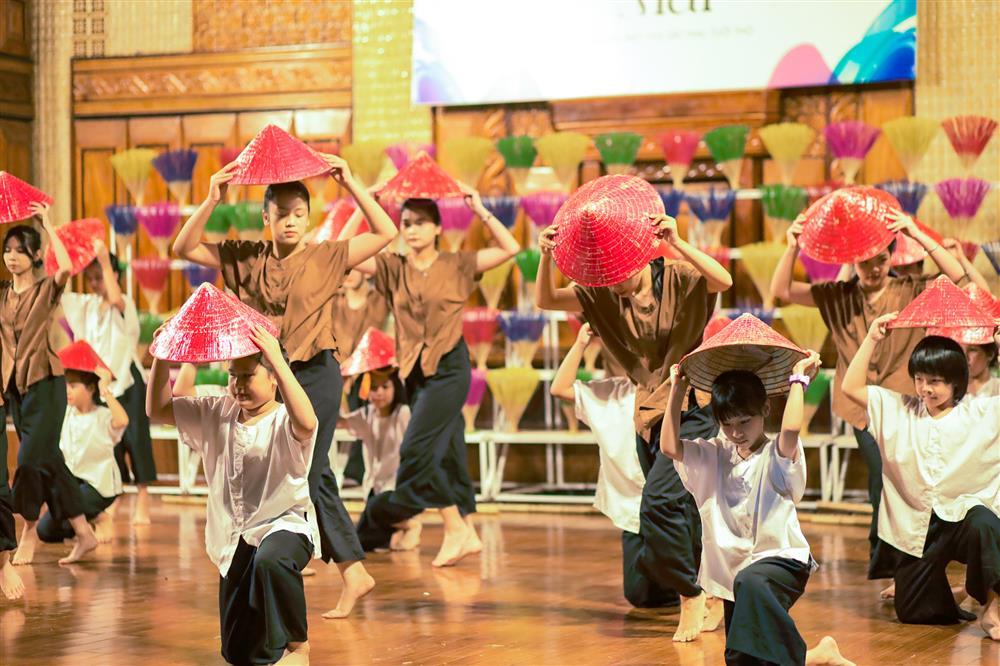 Đại vũ kịch quy tụ gần 100 vũ công nhí tiết lộ tiền cát-xê bất ngờ-1