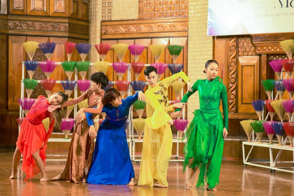 Đại vũ kịch quy tụ gần 100 vũ công nhí tiết lộ tiền cát-xê bất ngờ-2