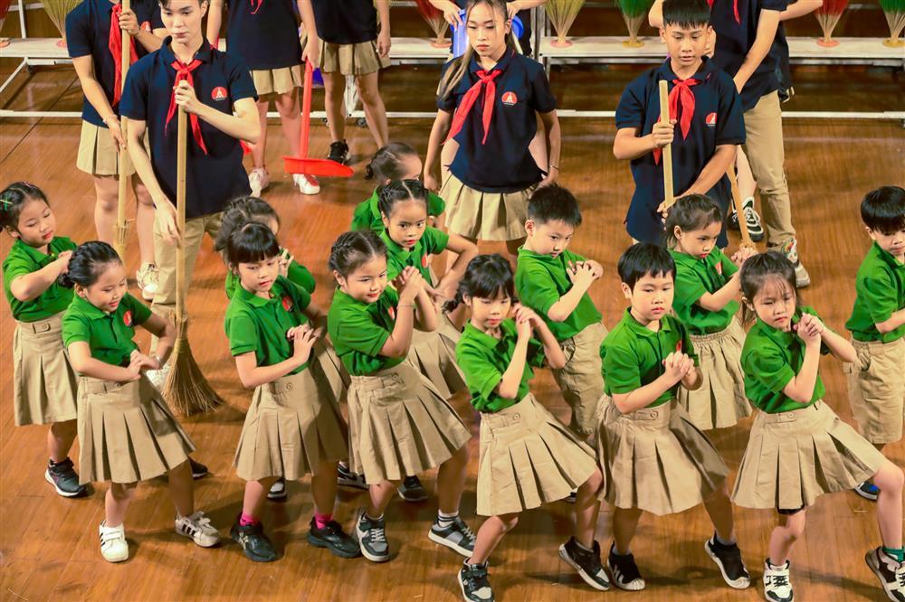 Đại vũ kịch quy tụ gần 100 vũ công nhí tiết lộ tiền cát-xê bất ngờ-3