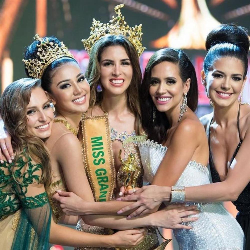 Thùy Tiên chụp cùng Miss Grand 2014, nhan sắc khó vượt-16