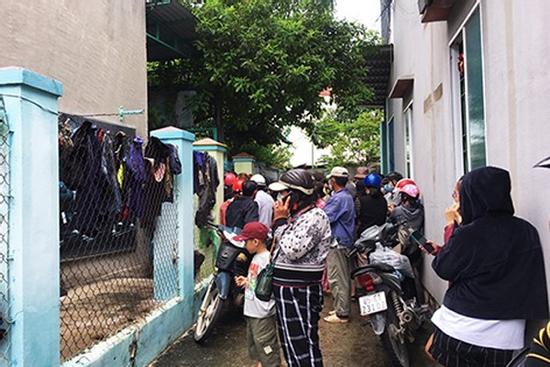 Cô gái gục trên vũng máu trong phòng trọ với nhiều vết đâm