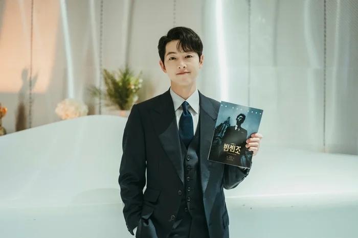Song Joong Ki công khai dẫn tình mới ra mắt khán giả-1