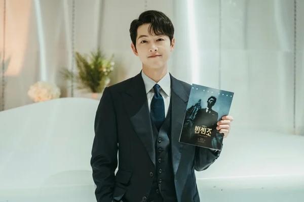 Phim của Song Joong Ki: Nữ chính kém xinh, nam phụ mê nhậu-5