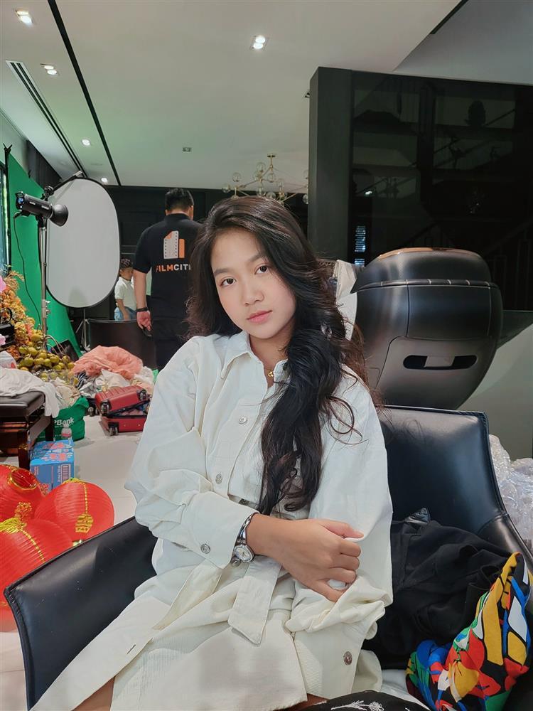 Tin showbiz Việt ngày 15/10: Ngoại hình Hoài Linh trong ảnh mới-10