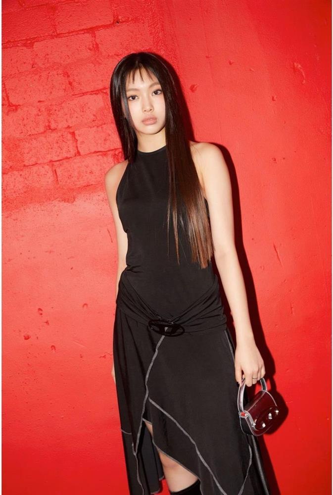 Mốt tóc thẳng những năm 2000 thịnh hành trở lại-1