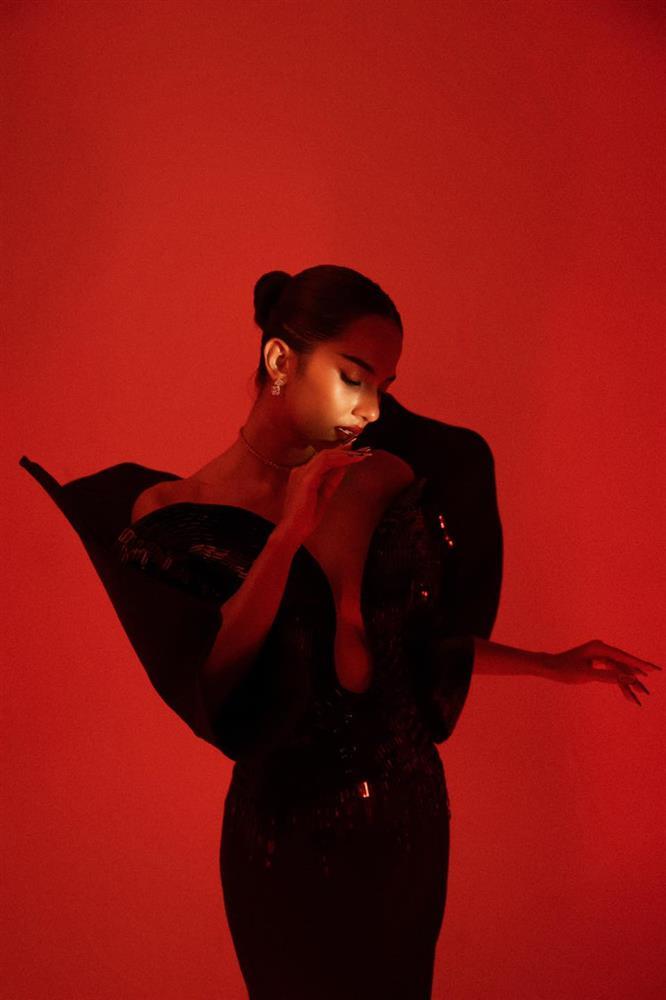 Thảo Nhi Lê có chặt đẹp Hà Hồ, Ngọc Trinh khi đụng hàng?-12