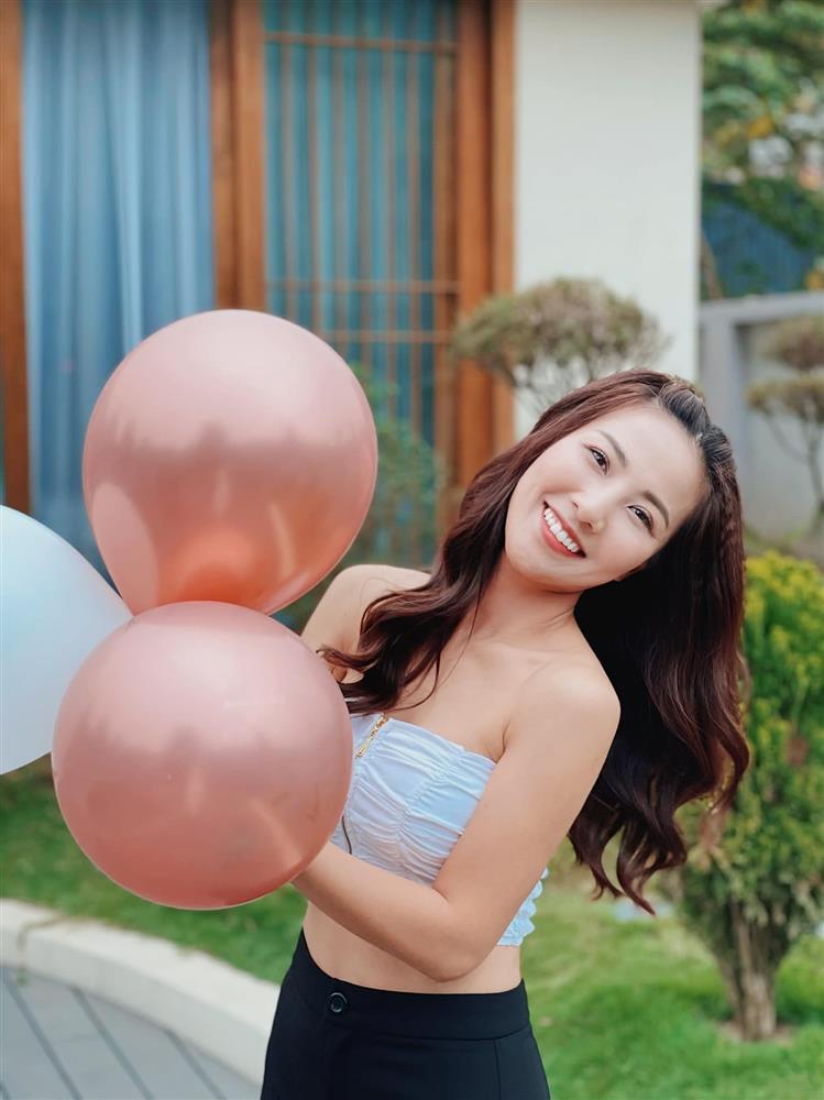 BTV đình đám VTV lộ ảnh thẻ visa đi Mỹ, nhan sắc bất ngờ-2