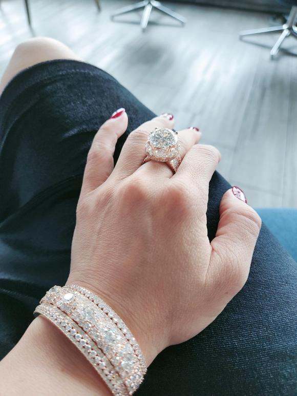 Việt Hương khoe quà sinh nhật khủng toàn đồng hồ, kim cương-6