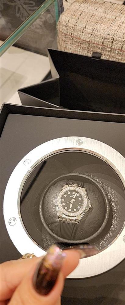 Việt Hương khoe quà sinh nhật khủng toàn đồng hồ, kim cương-7