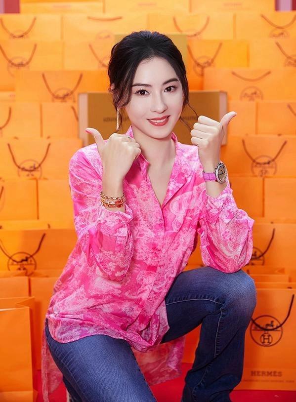 Trương Bá Chi thu 14 triệu USD sau buổi livestream-1