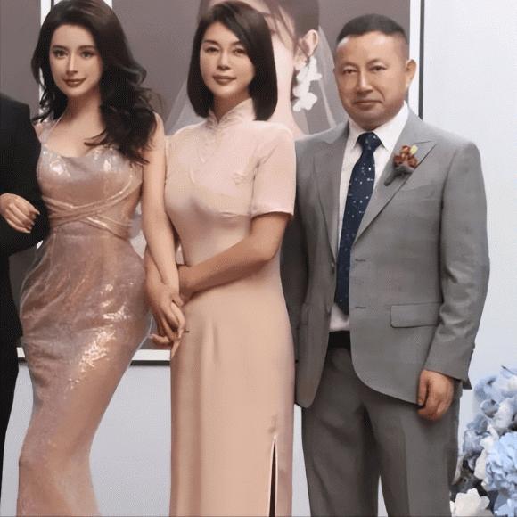 Mẹ đẻ, mẹ chồng đẹp lấn lướt cô dâu ở đám cưới gây bão MXH-3