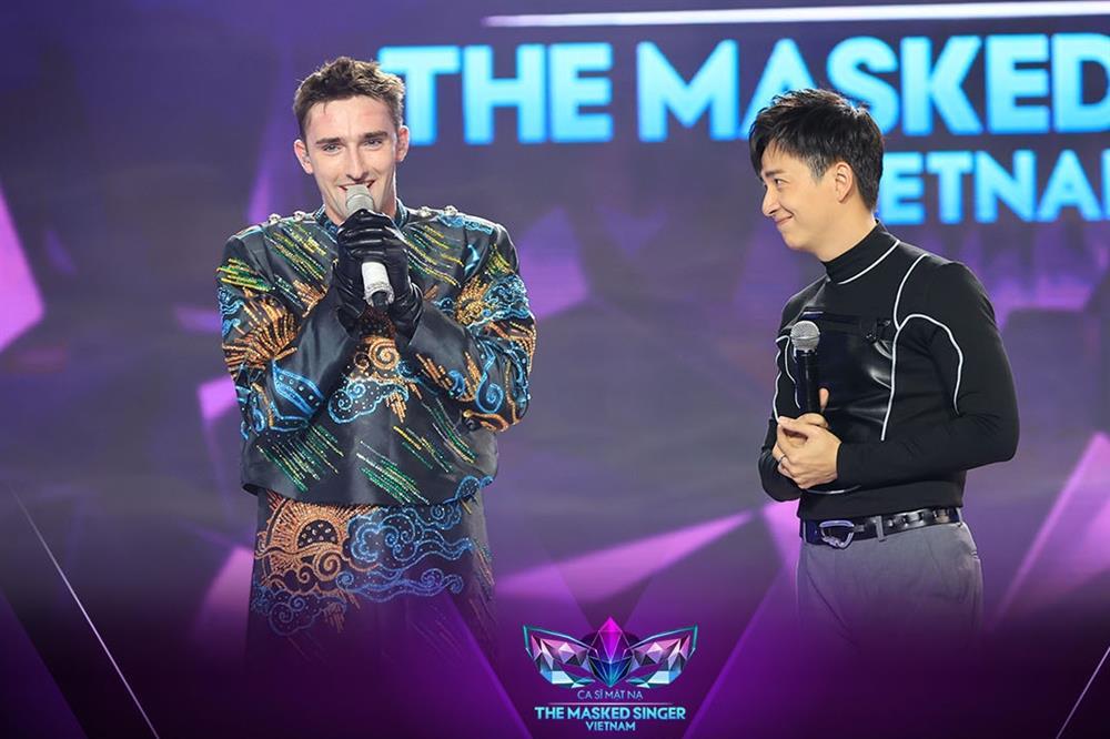 Chủ nhân bản hit viral khắp Việt Nam xuất hiện tại The Masked Singer-6