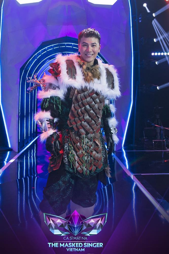 Ca Sĩ Mặt Nạ tập 14: Phượng Hoàng Lửa rơi mặt nạ, Hươu Thần lộ diện-8