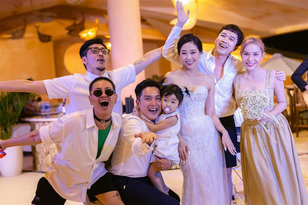 Thanh Duy mặc lạc quẻ dự đám cưới Liêu Hà Trinh tập 2-13