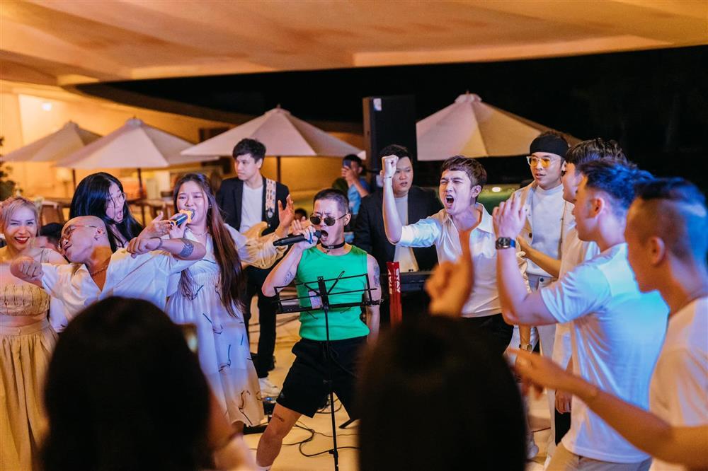 Thanh Duy mặc lạc quẻ dự đám cưới Liêu Hà Trinh tập 2-16