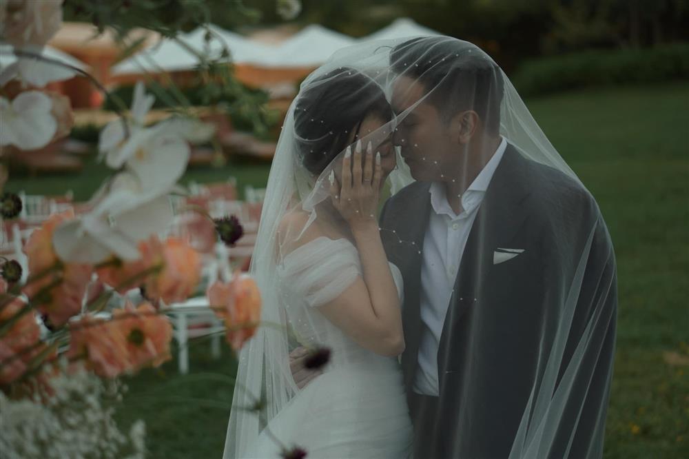 Thanh Duy mặc lạc quẻ dự đám cưới Liêu Hà Trinh tập 2-3