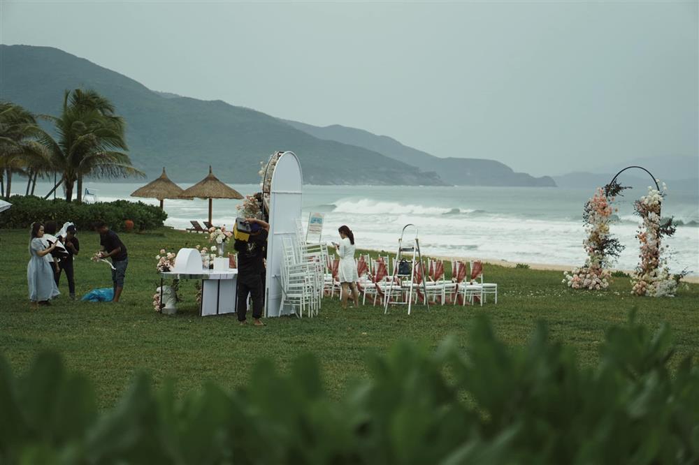 Thanh Duy mặc lạc quẻ dự đám cưới Liêu Hà Trinh tập 2-5