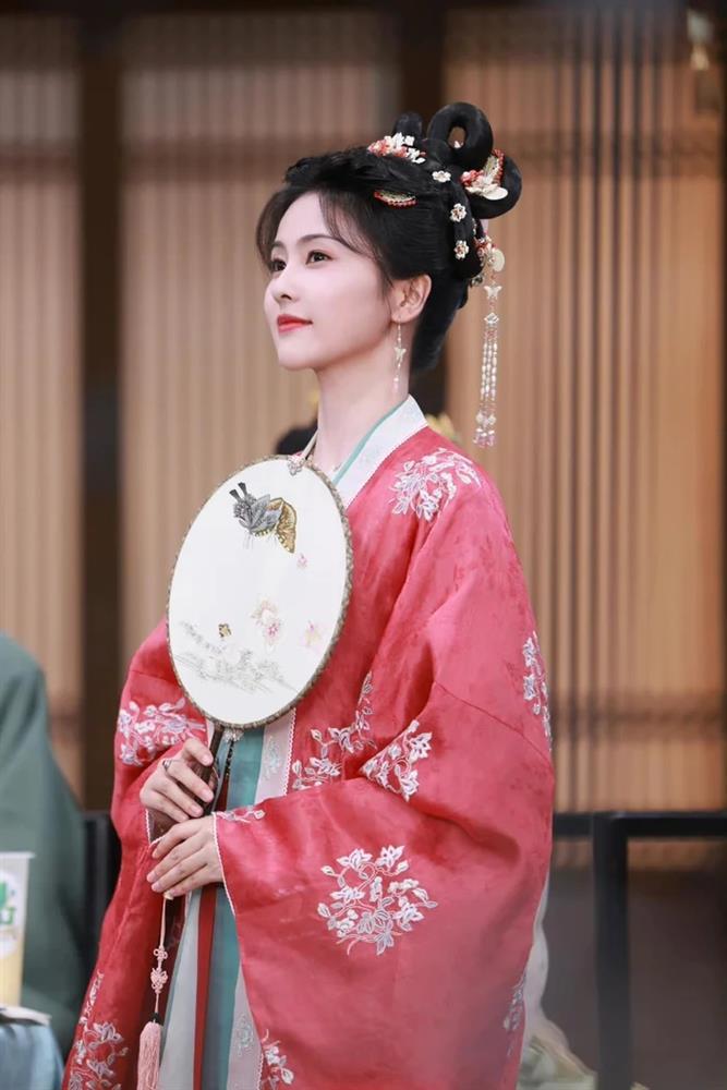 Bạch Lộc công khai có con, danh tính bố đứa bé là người cực thân quen?-3