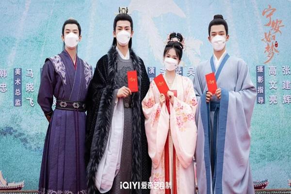 Biến hình trên phim: Triệu Lệ Dĩnh béo vẫn xinh, La Vân Hi như ốm đói-10