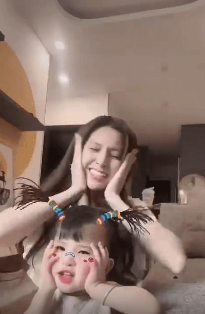 Con gái Jack bắt trend cùng mẹ cực kỳ chuyên nghiệp-3