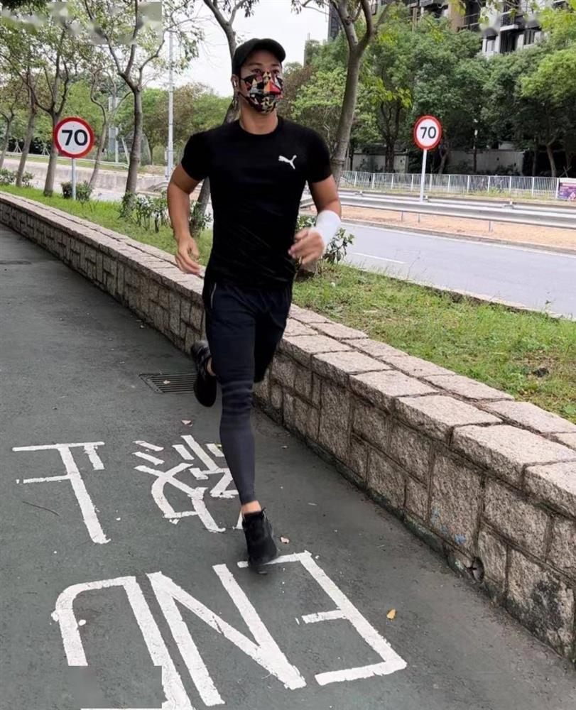 Tình hình sức khỏe tài tử Hong Kong sau khi bị chém vào mặt-3