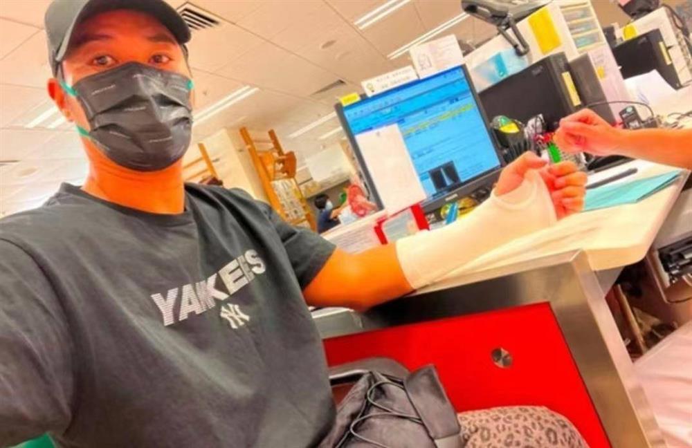 Tình hình sức khỏe tài tử Hong Kong sau khi bị chém vào mặt-5