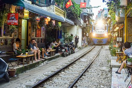 Du khách tiếc nuối phố đường tàu Việt Nam và 4 điểm thế giới