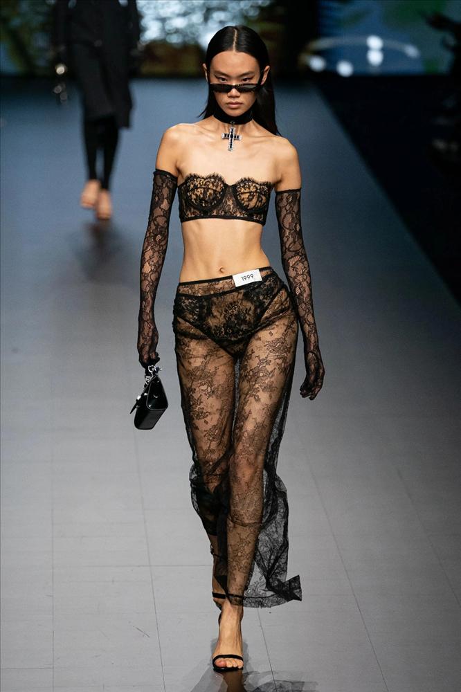 Gầy lên ngôi, thân hình ngoại cỡ lỗi mốt-1