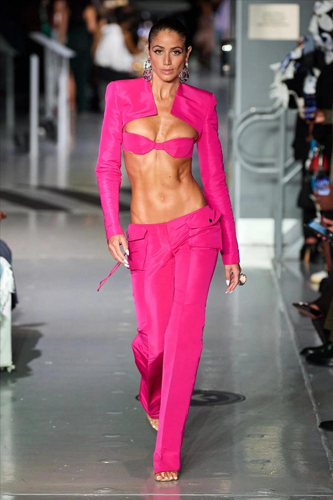 Gầy lên ngôi, thân hình ngoại cỡ lỗi mốt-3